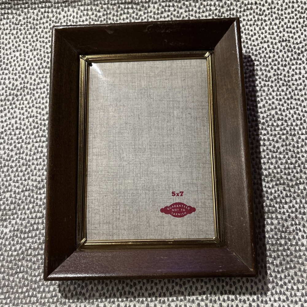 VTG Wood Photo Frame Gold Trim Tarnish Resisting 5x7